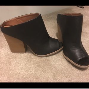 Super cute brand new slip on chunk heels